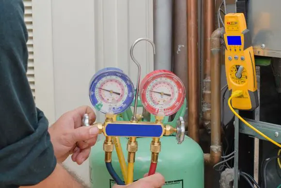 technician-onsite-2-hottocold technician-onsite-2-hottocold